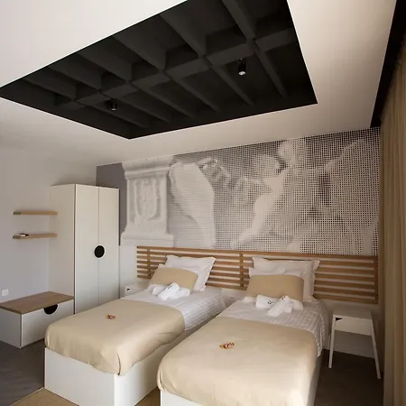 Domus Romana Lux Bed & Breakfast 4*