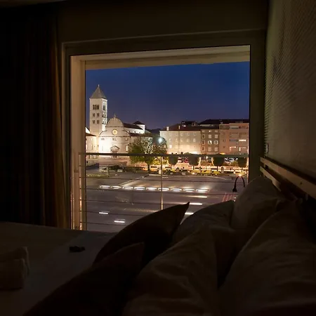 Domus Romana Lux Bed & Breakfast 4*